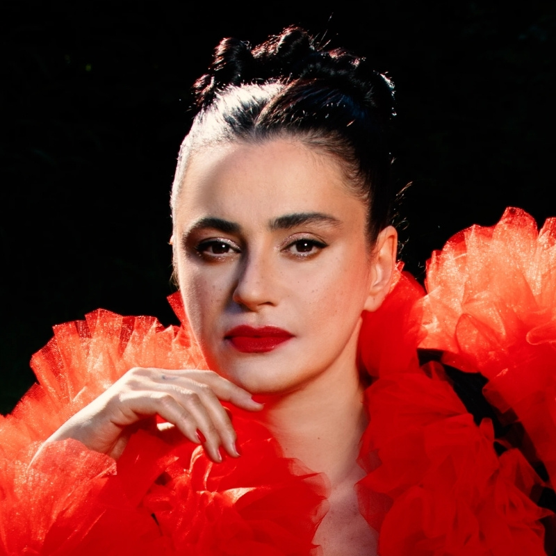 Ceylan Ertem Menajeri | 0532 797 68 91 | Telefon İletişim